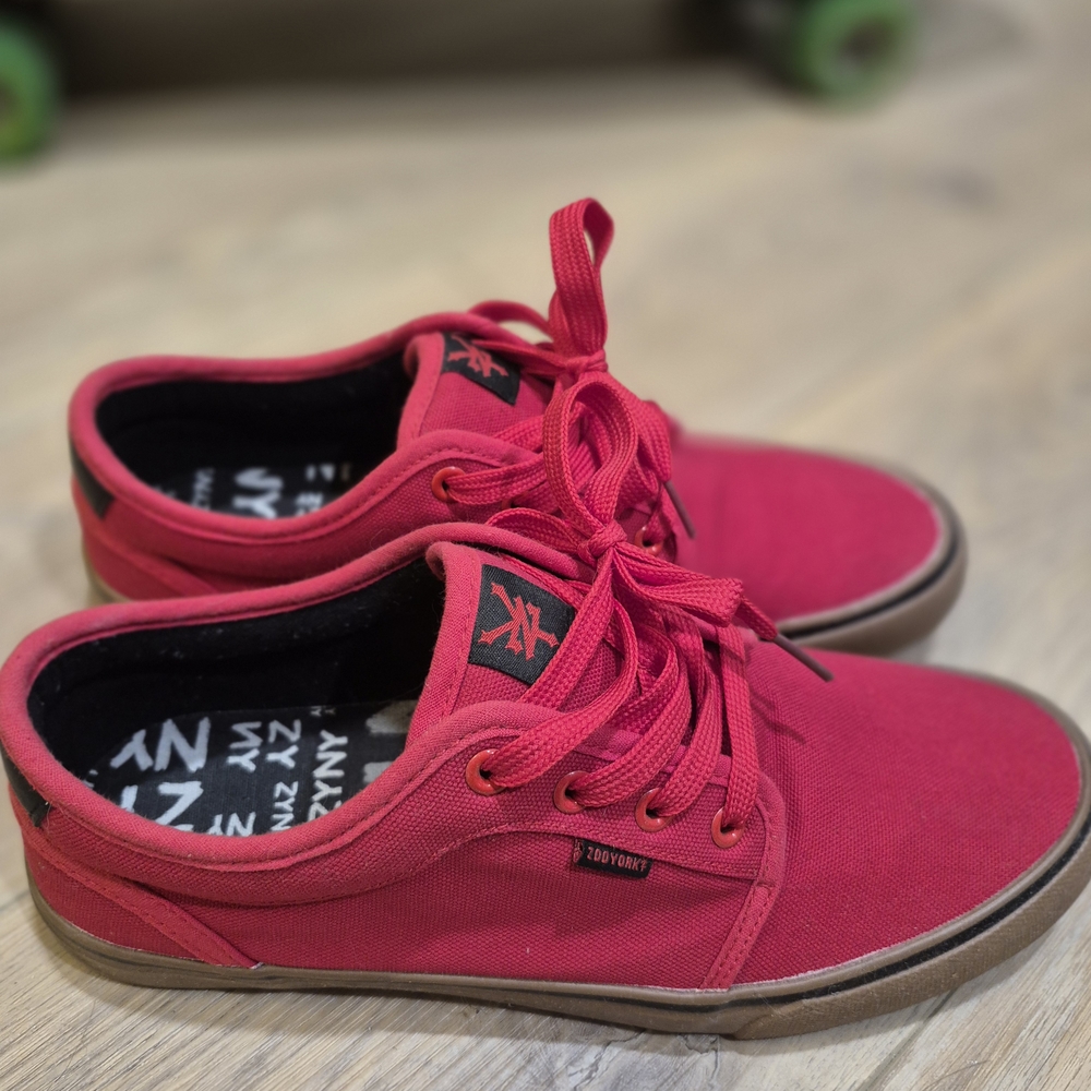 Zoo York Men's size 9 Red Canvas Skate Shoes NWOT
